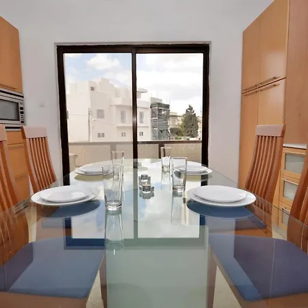 City Living Tk 3 Rm 1 *
