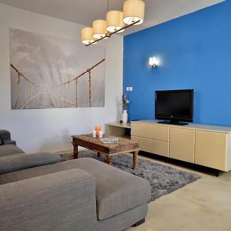 City Living Tk 3 Rm 1 Guest house *