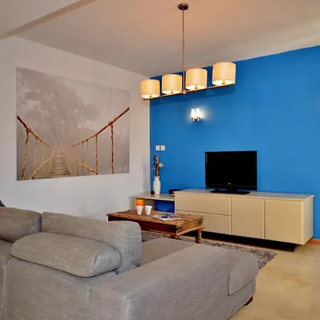 City Living Tk 3 Rm 1 *