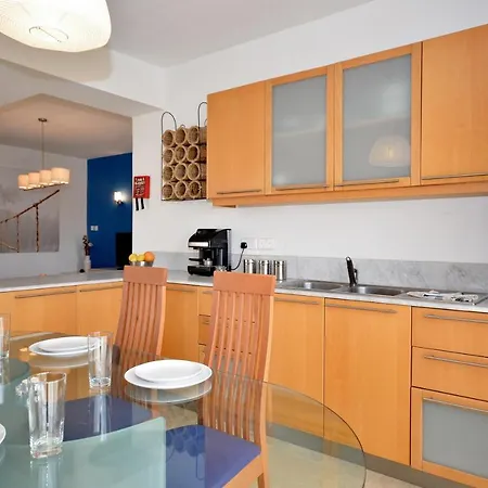 City Living Tk 3 Rm 1 Guest house Saint Julian's